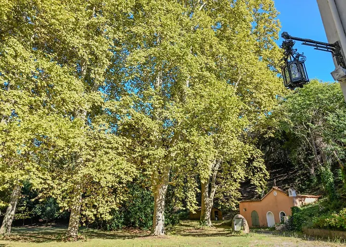 לינה וארוחת בוקר Domaine Du Castellas